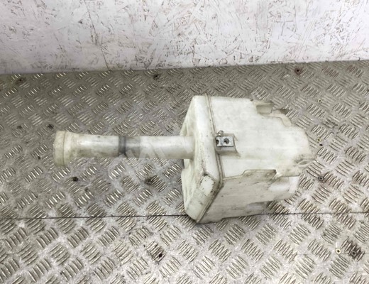 Бачок омывателя Nissan Primera I (P10) 1990-1996  Nissan Primera Primera I (P10) 1990-1996