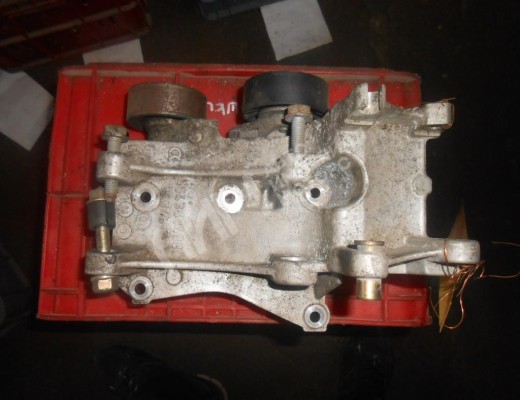 Кронштейн генератора Peugeot 306 1993-2003  Peugeot 306 306 1993-2003