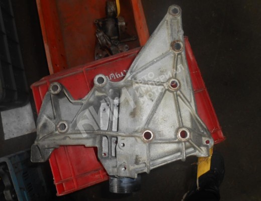 Кронштейн компрессора кондиционера Renault Laguna I (X56) 1993-2001  Renault Laguna Laguna I (X56) 1993-2001