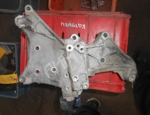 Кронштейн компрессора кондиционера Renault Laguna I (X56) 1993-2001  Renault Laguna Laguna I (X56) 1993-2001