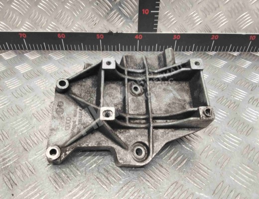 Кронштейн компрессора кондиционера Audi A4 B5 (8D) 1994-1999  Audi A4 A4 B5 (8D) 1994-1999