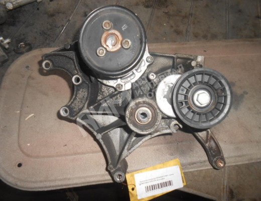 Кронштейн генератора Volkswagen Passat B5 (3B) 1996-2000  Volkswagen Passat Passat B5 (3B) 1996-2000