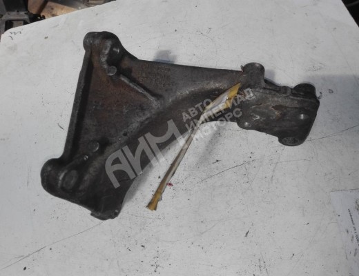 Кронштейн двигателя Volkswagen Passat B3 1988-1993  Volkswagen Passat Passat B3 1988-1993