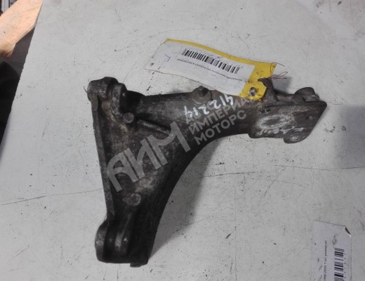 Кронштейн двигателя Volkswagen Passat B4 (3A) 1993-1997  Volkswagen Passat Passat B4 (3A) 1993-1997