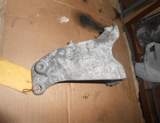 Кронштейн двигателя Volkswagen Golf III (1H) 1991-1997  Volkswagen Golf Golf III (1H) 1991-1997