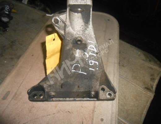 Кронштейн двигателя Volkswagen Passat B5 (3B) 1996-2000  Volkswagen Passat Passat B5 (3B) 1996-2000