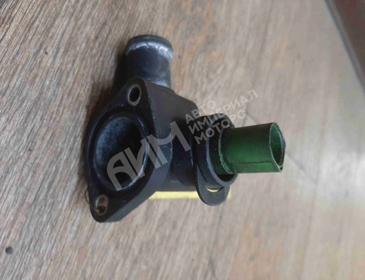 Фланец (тройник) системы охлаждения Volkswagen Passat B5 (3B) 1996-2000  Volkswagen Passat Passat B5 (3B) 1996-2000