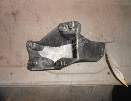 Кронштейн двигателя Volkswagen Passat B5 (3B) 1996-2000  Volkswagen Passat Passat B5 (3B) 1996-2000
