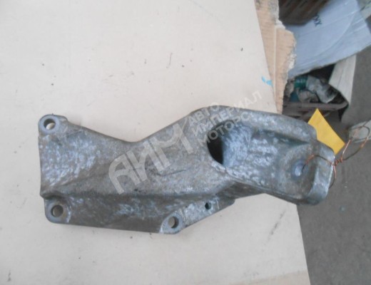 Кронштейн двигателя Volkswagen Passat B5 (3B) 1996-2000  Volkswagen Passat Passat B5 (3B) 1996-2000