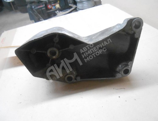 Кронштейн двигателя Volkswagen Passat B5 (3B) 1996-2000  Volkswagen Passat Passat B5 (3B) 1996-2000
