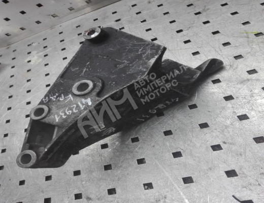 Кронштейн двигателя Opel Omega B 1994-1999  Opel Omega Omega B 1994-1999