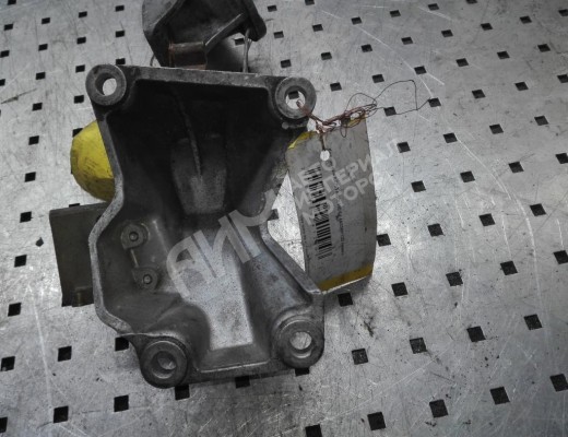 Кронштейн КПП Audi 100 C4 (4A) 1990-1995  Audi 100 100 C4 (4A) 1990-1995