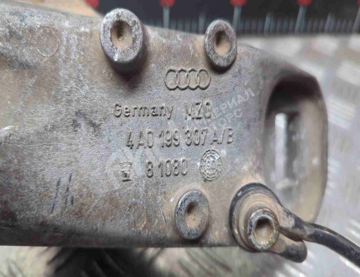 Кронштейн двигателя Audi 100 C4 (4A) 1990-1995  Audi 100 100 C4 (4A) 1990-1995
