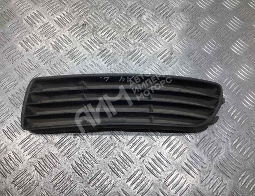 Заглушка (решетка) в бампер Audi A4 B5 (8D) 1994-1999  Audi A4 A4 B5 (8D) 1994-1999
