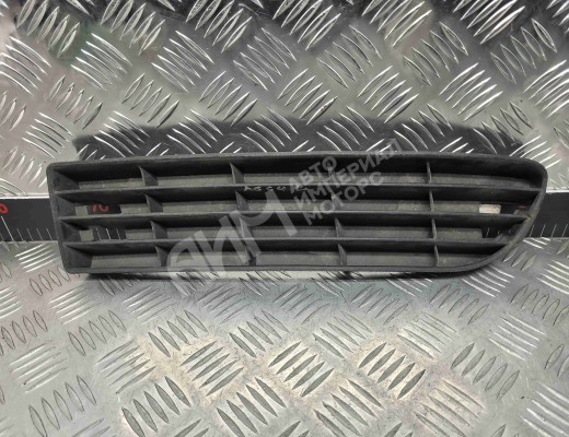 Заглушка (решетка) в бампер Audi A6 C4 (4A) 1994-1997  Audi A6 A6 C4 (4A) 1994-1997