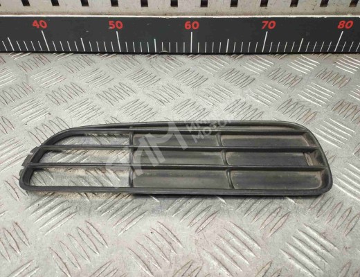 Заглушка (решетка) в бампер Audi 80 B4 (8C) 1991-1995  Audi 80 80 B4 (8C) 1991-1995