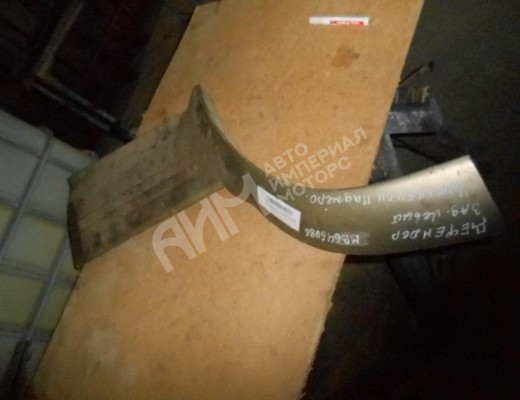 Молдинг крыла заднего правого Mitsubishi Pajero II 1991-1997  Mitsubishi Pajero Pajero II 1991-1997