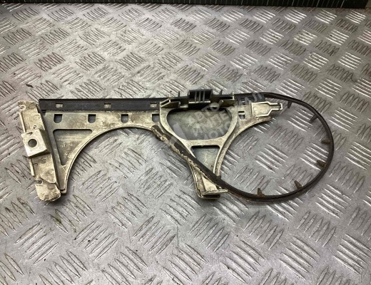 Ус под фару левый Mercedes E (W210) 1995-1999  Mercedes E E (W210) 1995-1999