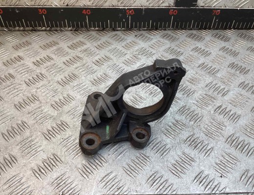 Кронштейн полуоси Renault Laguna II (X74) 2001-2005  Renault Laguna Laguna II (X74) 2001-2005