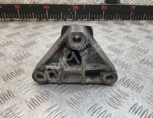 Кронштейн двигателя Renault Laguna II (X74) 2001-2005  Renault Laguna Laguna II (X74) 2001-2005