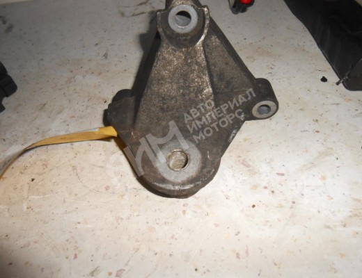 Кронштейн двигателя Renault Megane II 2002-2006  Renault Megane Megane II 2002-2006