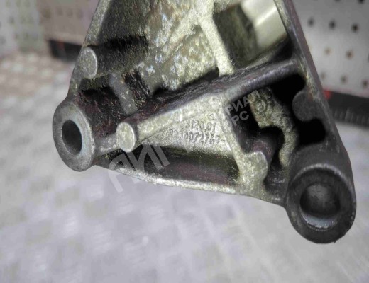 Кронштейн двигателя Renault Megane II 2002-2006  Renault Megane Megane II 2002-2006