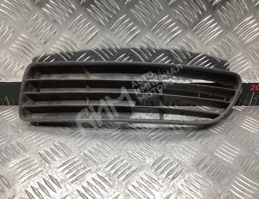 Заглушка (решетка) в бампер Audi A4 B5 (8D) 1994-1999  Audi A4 A4 B5 (8D) 1994-1999