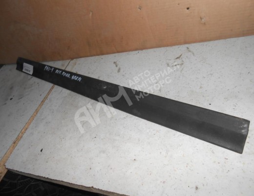 Молдинг двери передней правой Volkswagen Passat B4 (3A) 1993-1997  Volkswagen Passat Passat B4 (3A) 1993-1997