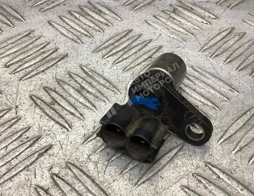 Датчик коленвала Toyota Avensis I (T220) 1997-2003  Toyota Avensis Avensis I (T220) 1997-2003