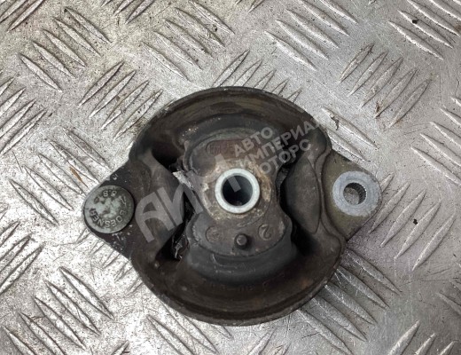 Подушка крепления КПП Audi A4 B6 (8EC, 8E5) 2000-2004  Audi A4 A4 B6 (8EC, 8E5) 2000-2004