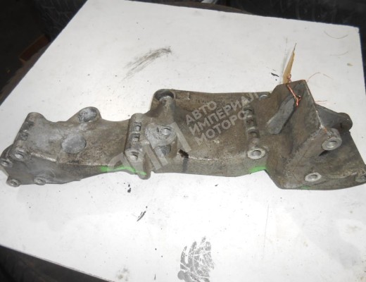 Кронштейн генератора Volkswagen Golf IV (1J) 1997-2004  Volkswagen Golf Golf IV (1J) 1997-2004