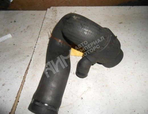 Патрубок интеркулера Volkswagen Passat B5 (3B) 1996-2000  Volkswagen Passat Passat B5 (3B) 1996-2000