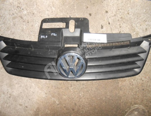 Решетка радиатора  Volkswagen Polo IV (9N) 2001-2005