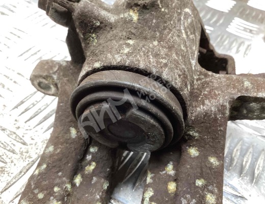 Суппорт задний правый Audi A4 B6 (8EC, 8E5) 2000-2004  Audi A4 A4 B6 (8EC, 8E5) 2000-2004