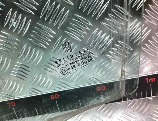 Стекло двери передней левой Peugeot 307 (3A/3H) 2001-2005  Peugeot 307 307 (3A/3H) 2001-2005
