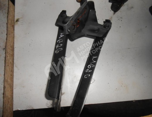 Петля капота правая Mazda 626 V (GF/GW) 1997-2002  Mazda 626 626 V (GF/GW) 1997-2002