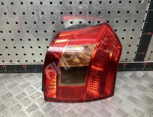 Фонарь задний правый Toyota Corolla (E120) 2001-2007  Toyota Corolla Corolla (E120) 2001-2007