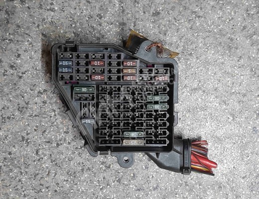 Блок предохранителей Audi A4 B6 (8EC, 8E5) 2000-2004  Audi A4 A4 B6 (8EC, 8E5) 2000-2004