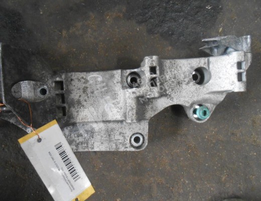 Кронштейн генератора Volkswagen Golf IV (1J) 1997-2004  Volkswagen Golf Golf IV (1J) 1997-2004