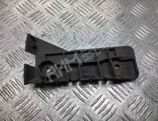 Кронштейн крепления бампера переднего Audi A4 B6 (8EC, 8E5) 2000-2004  Audi A4 A4 B6 (8EC, 8E5) 2000-2004