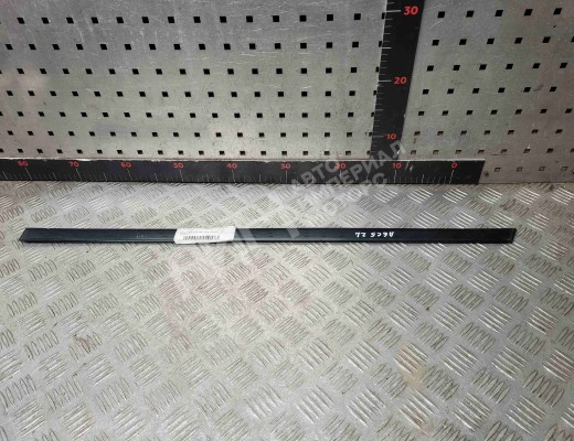 Молдинг двери задней левой Audi A6 C5 (4B) 1997-2001  Audi A6 A6 C5 (4B) 1997-2001