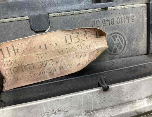 Щиток приборов (приборная панель) Volkswagen Golf III (1H) 1991-1997  Volkswagen Golf Golf III (1H) 1991-1997