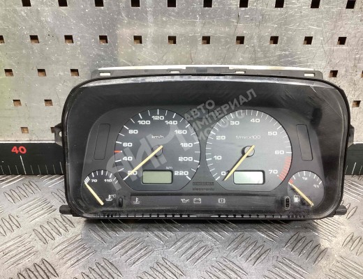 Щиток приборов (приборная панель) Volkswagen Golf III (1H) 1991-1997  Volkswagen Golf Golf III (1H) 1991-1997