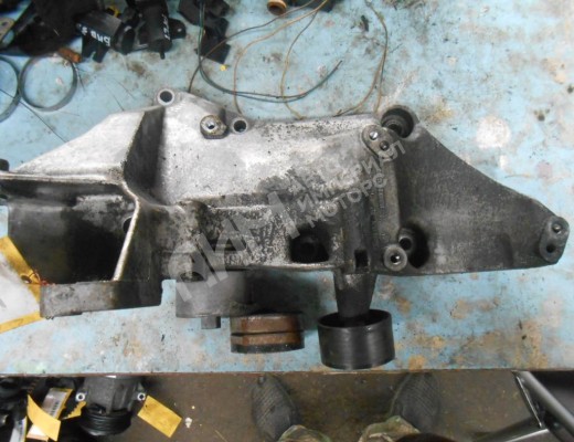 Кронштейн генератора Renault Megane II 2002-2006  Renault Megane Megane II 2002-2006