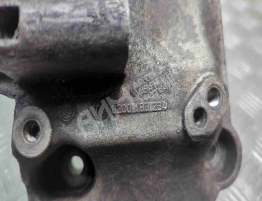 Кронштейн компрессора кондиционера Renault Megane II 2002-2006  Renault Megane Megane II 2002-2006