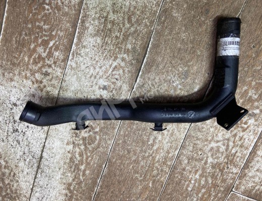 Патрубок интеркулера Volkswagen Passat B5 (3B) 1996-2000  Volkswagen Passat Passat B5 (3B) 1996-2000