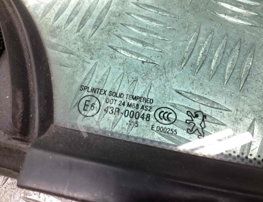 Форточка передняя правая Peugeot 307 (3A/3H) 2001-2005  Peugeot 307 307 (3A/3H) 2001-2005