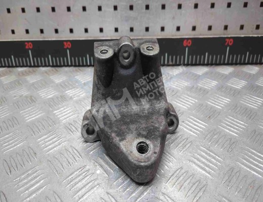 Кронштейн двигателя Renault Laguna II (X74) 2001-2005  Renault Laguna Laguna II (X74) 2001-2005