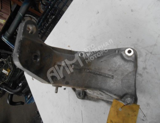 Кронштейн двигателя Volkswagen Passat B4 (3A) 1993-1997  Volkswagen Passat Passat B4 (3A) 1993-1997