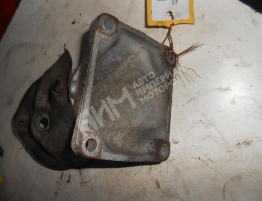 Кронштейн двигателя Mercedes C (W202) 1993-1997  Mercedes C C (W202) 1993-1997